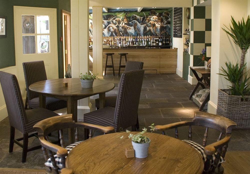 The Hare & Hounds Hotel เทตบรี ร้านอาหาร รูปภาพ