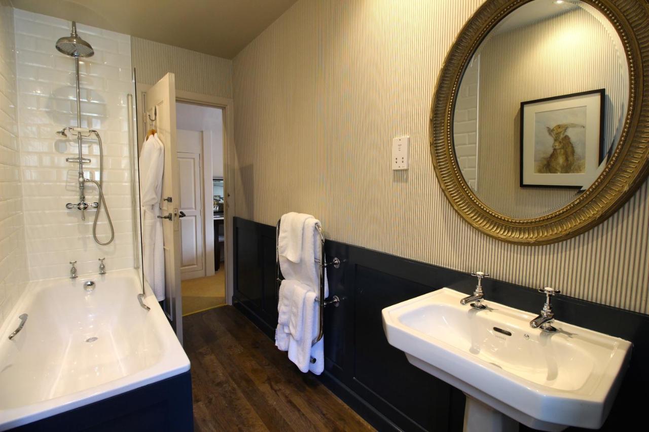 The Hare & Hounds Hotel เทตบรี ภายนอก รูปภาพ
