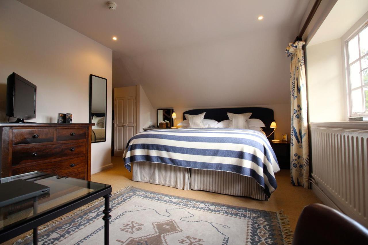 The Hare & Hounds Hotel เทตบรี ภายนอก รูปภาพ