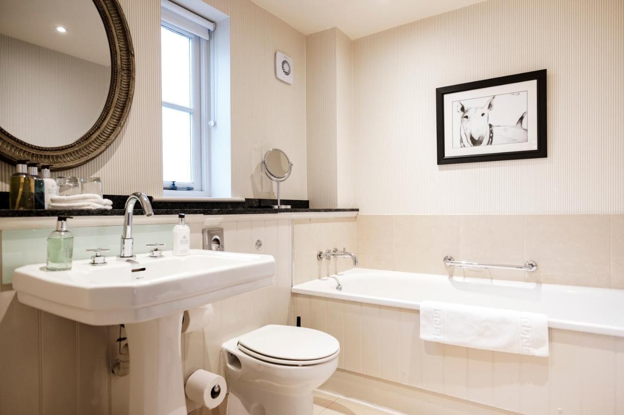The Hare & Hounds Hotel เทตบรี ภายนอก รูปภาพ