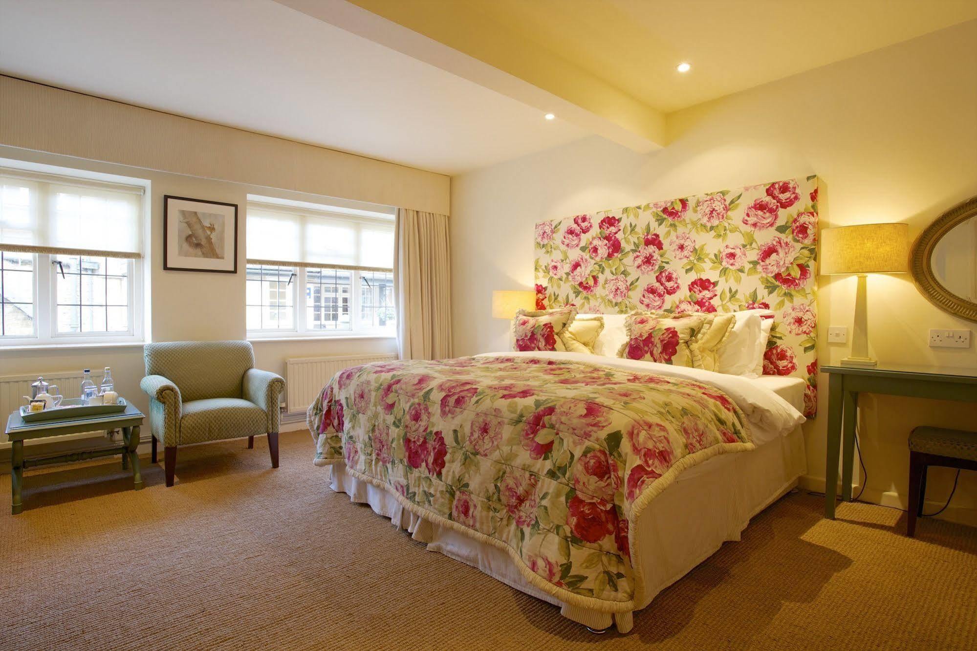 The Hare & Hounds Hotel เทตบรี ภายนอก รูปภาพ