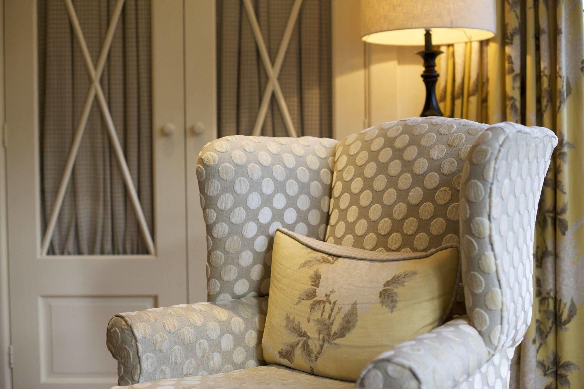 The Hare & Hounds Hotel เทตบรี ภายนอก รูปภาพ