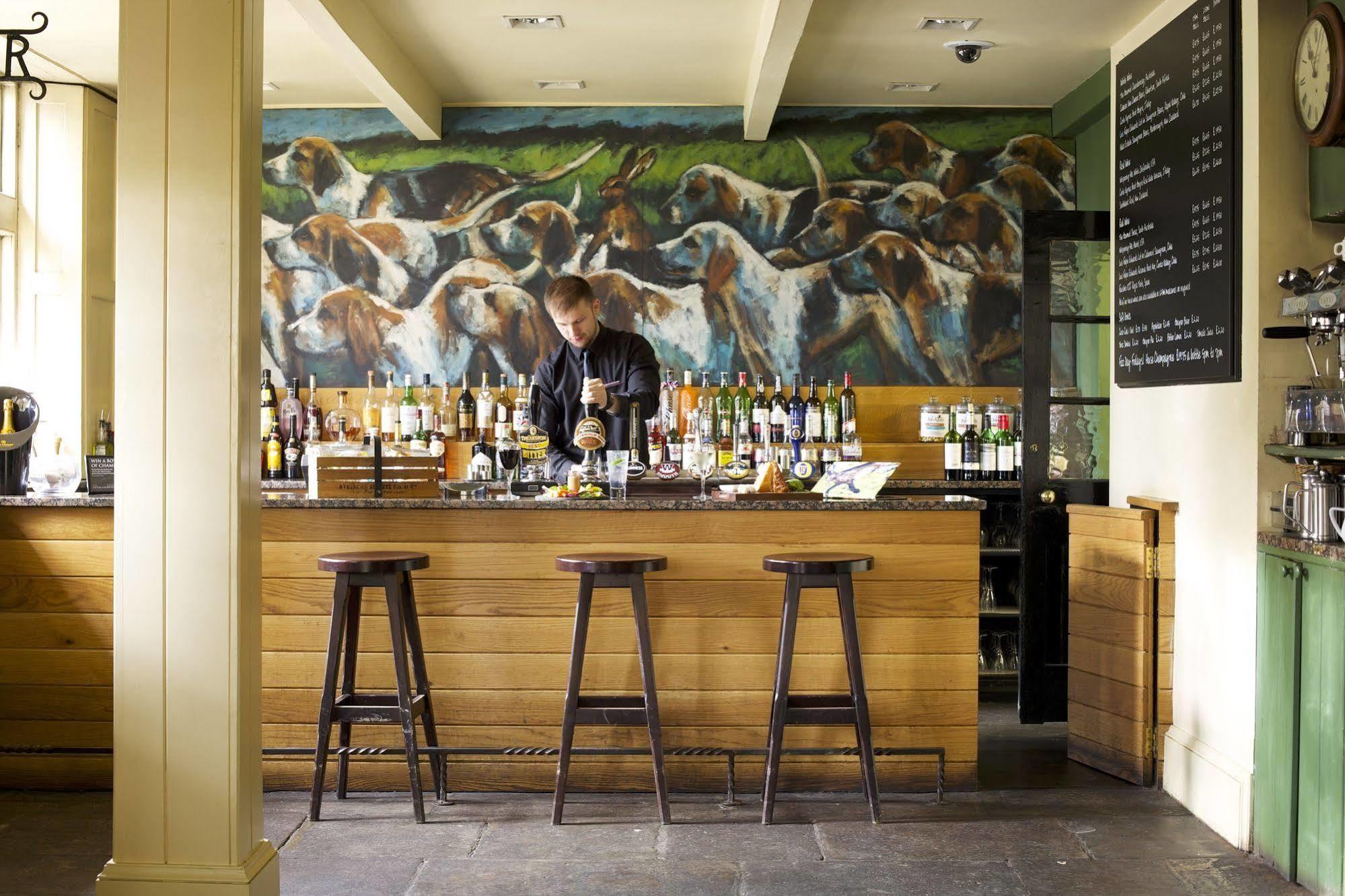 The Hare & Hounds Hotel เทตบรี ภายนอก รูปภาพ