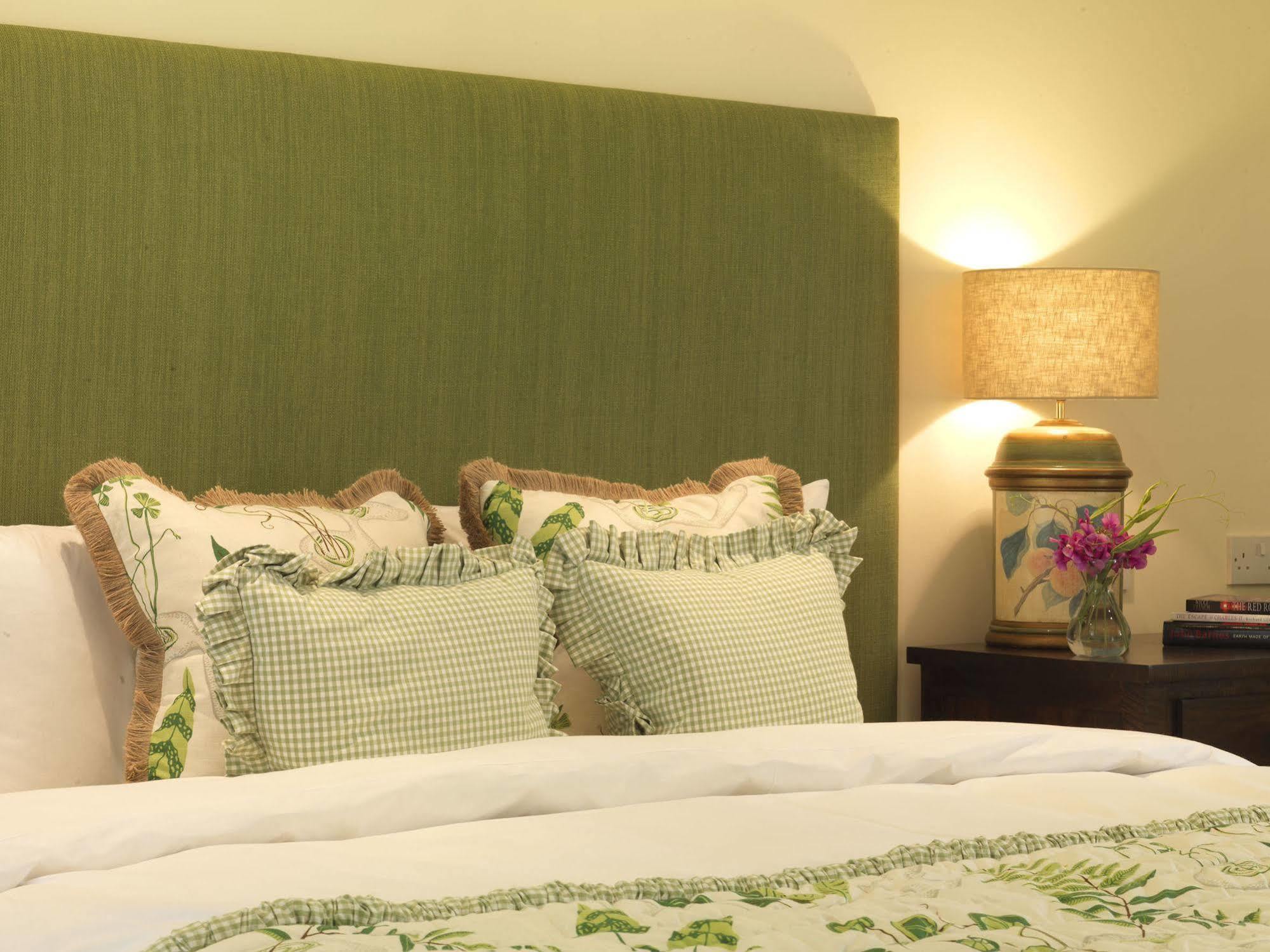 The Hare & Hounds Hotel เทตบรี ภายนอก รูปภาพ
