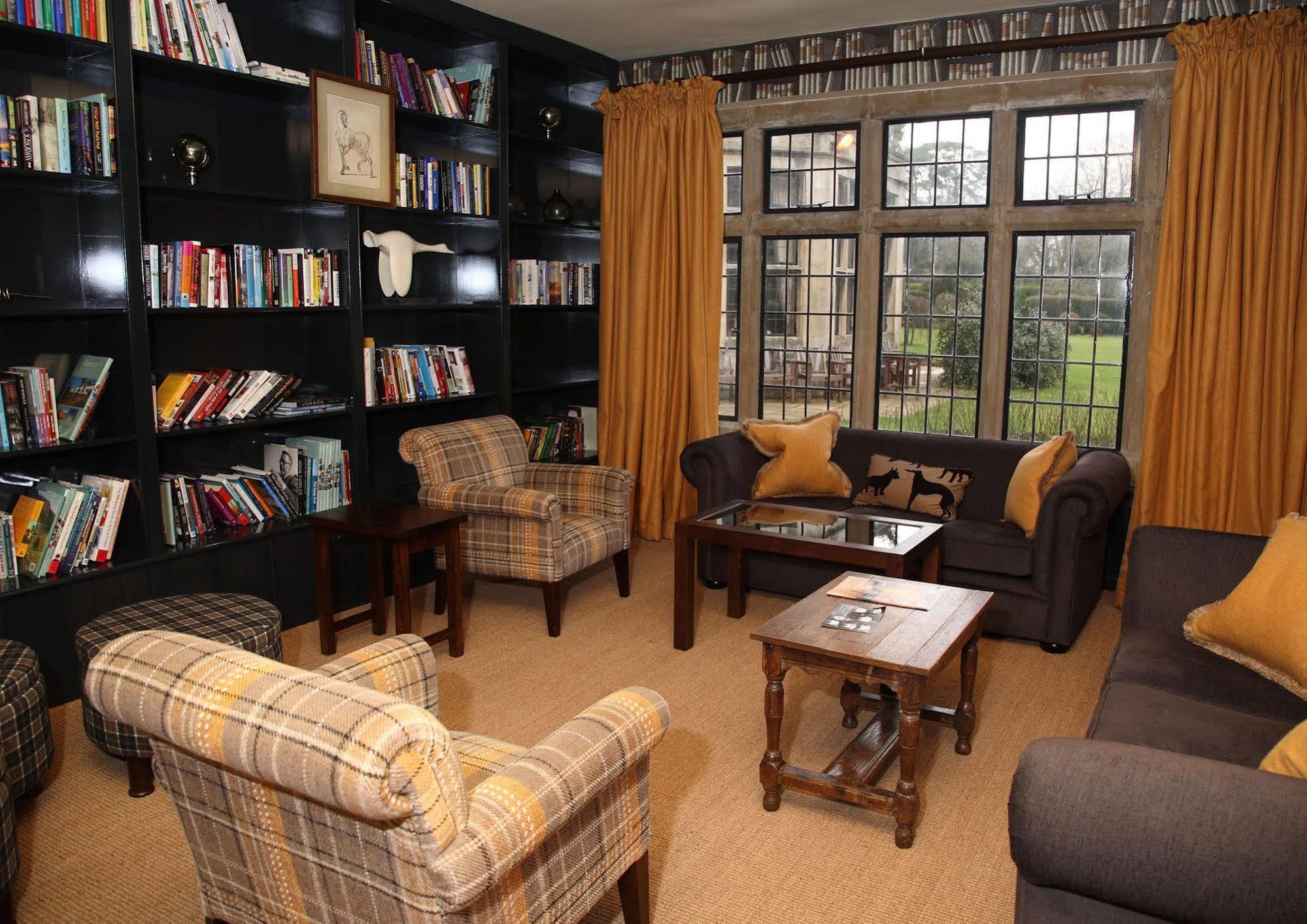 The Hare & Hounds Hotel เทตบรี ภายนอก รูปภาพ