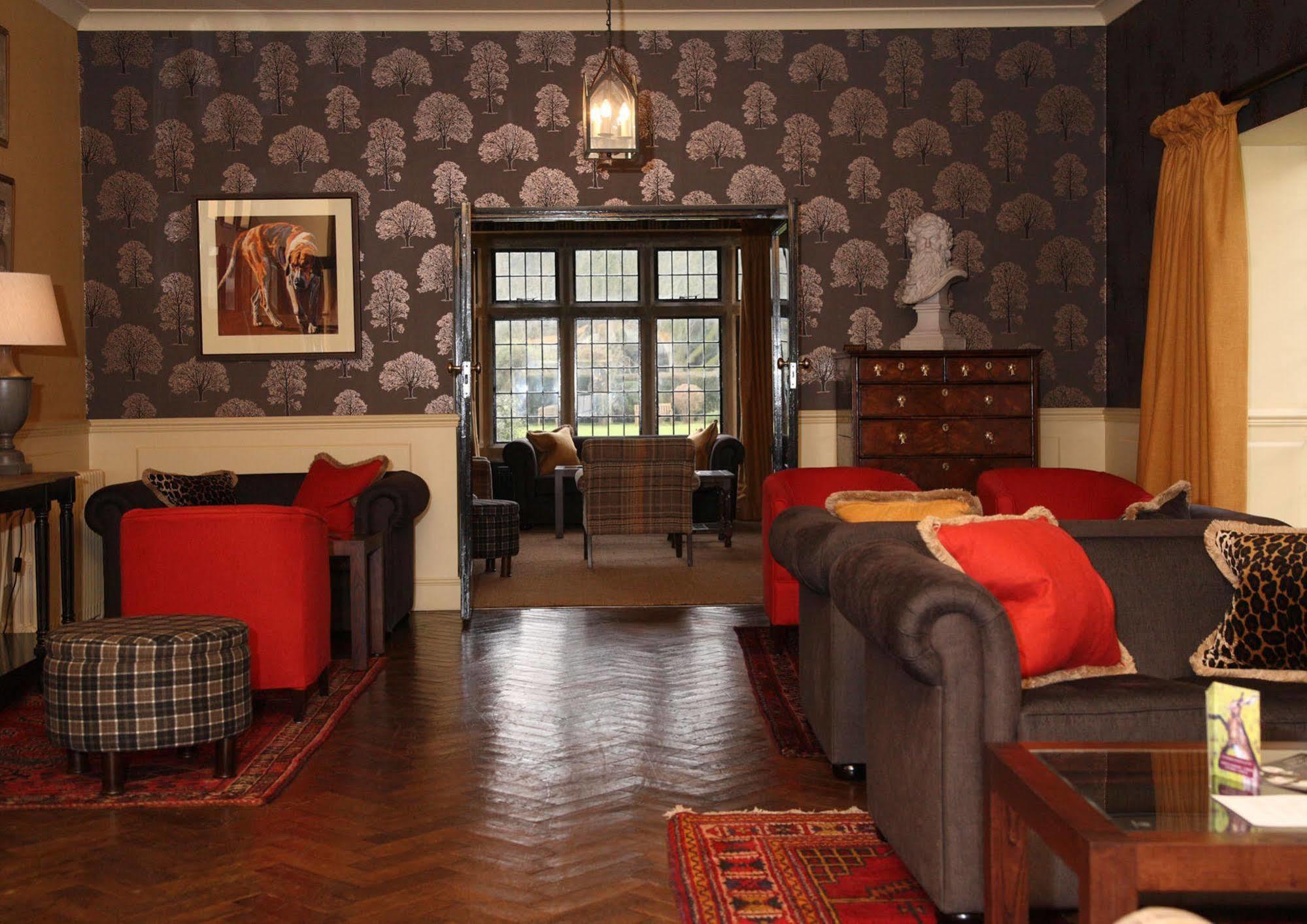 The Hare & Hounds Hotel เทตบรี ภายนอก รูปภาพ