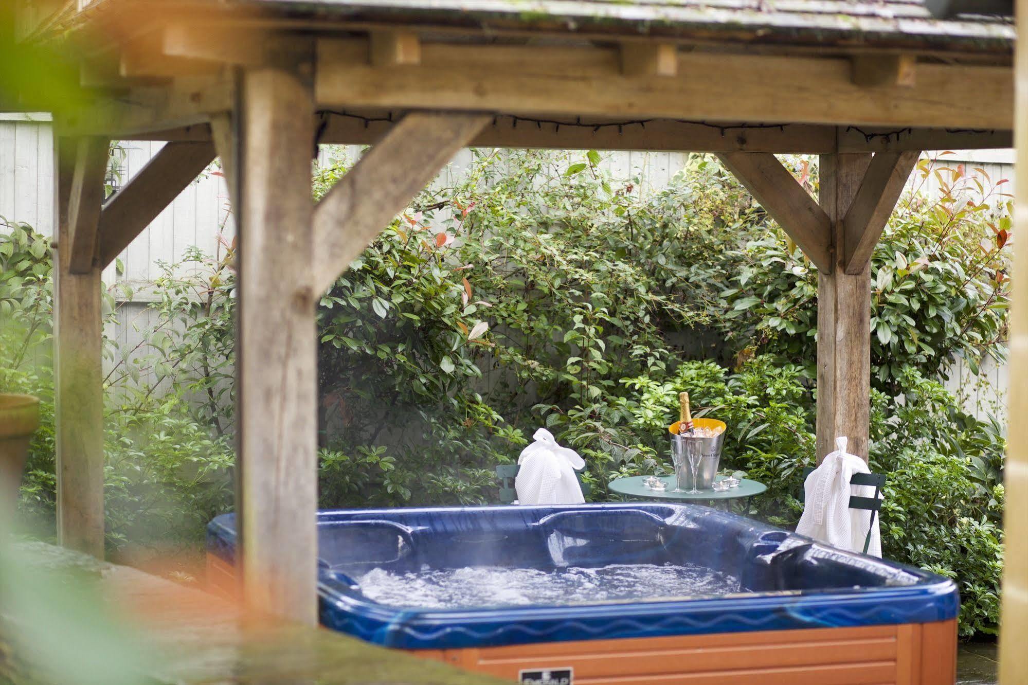 The Hare & Hounds Hotel เทตบรี ภายนอก รูปภาพ