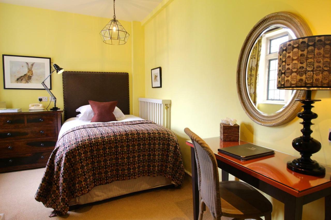 The Hare & Hounds Hotel เทตบรี ภายนอก รูปภาพ